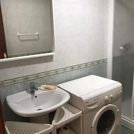 En Junto Al Paseo Maritimo فوينخيرولا