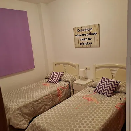 En Junto Al Paseo Maritimo فوينخيرولا